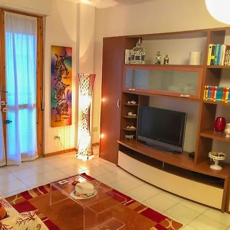 Apartment 100 Metri Dalla Spiaggia,6 Posti Letto, Posto Auto *